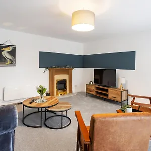 https://stylish-3bed-house-near-airport.edinburghhotelsuk.org