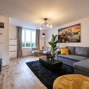 https://apt-modern-house-free-parking-city-centre.edinburghhotelsuk.org