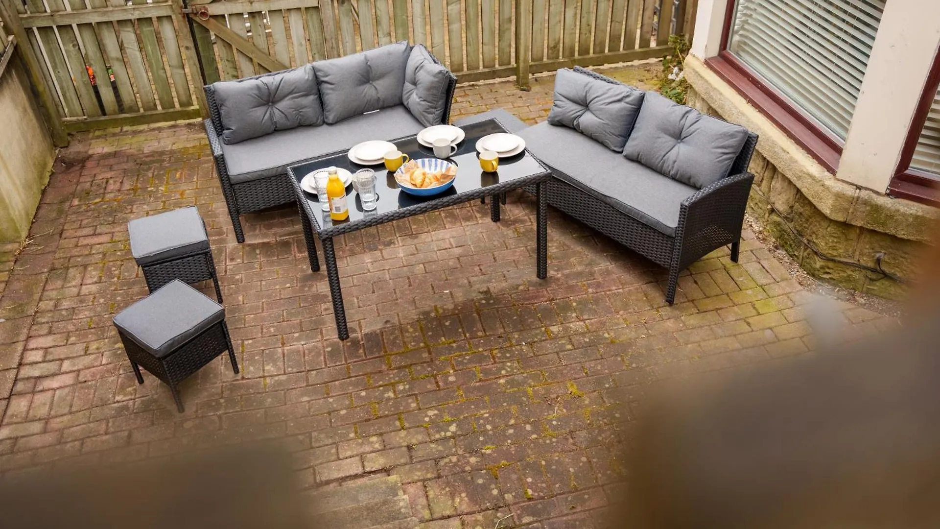 Harrogate Hideaway - 2 Bed Apartment Near Station And Conference Centre contacts